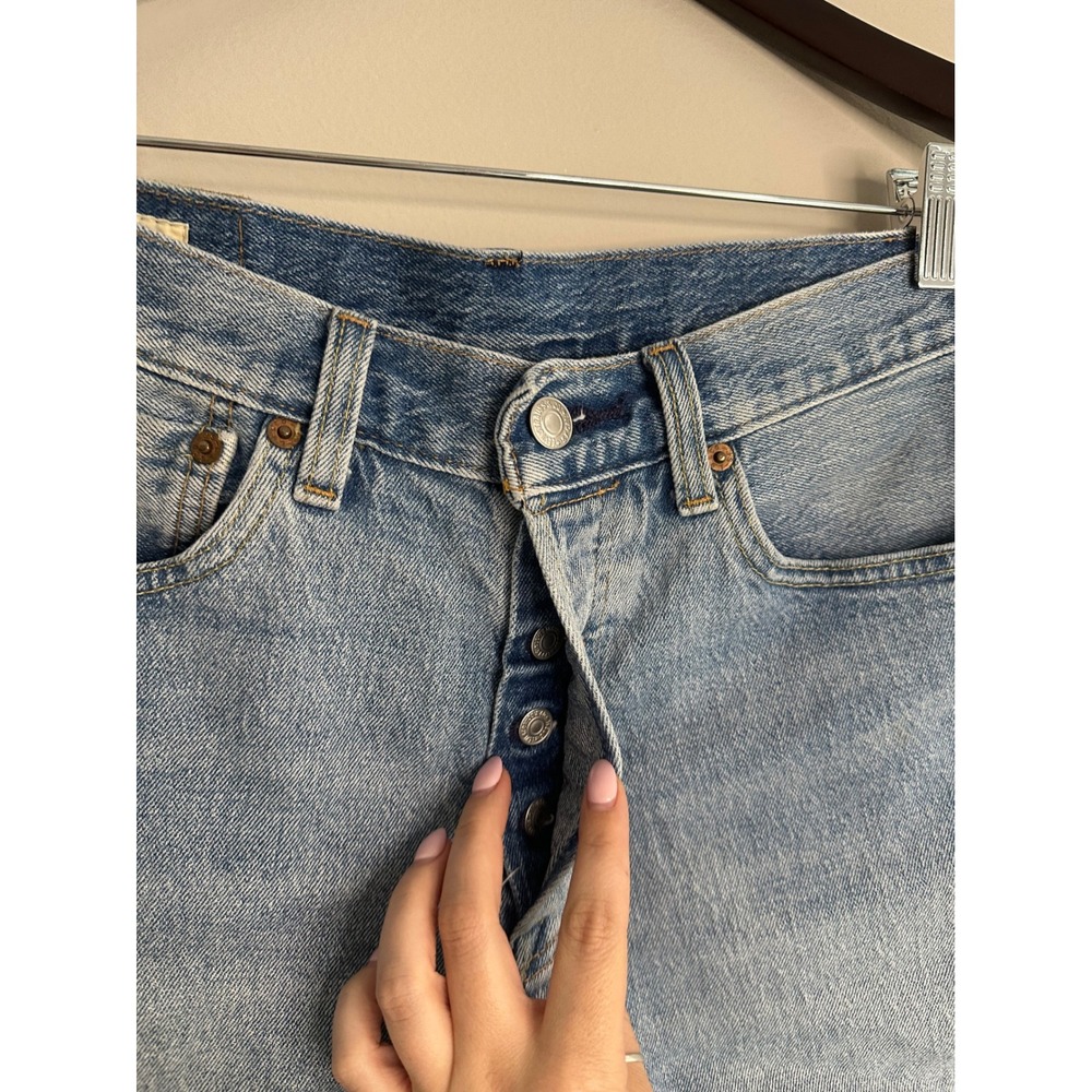 Levis 501 Original Cut Off Shorts Womens 31 Light Wash EUC High Rise Denim - Picture 2 of 6